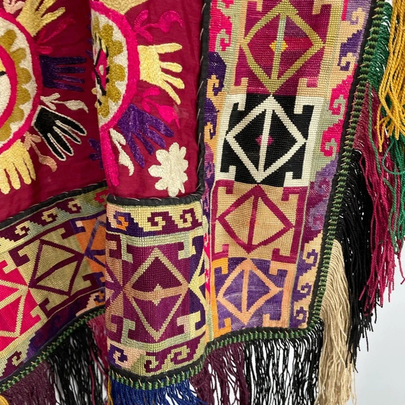 Vintage fabric ceremonial saddle blanket embroidered shawl wall hanging - Picture 4 of 8